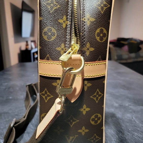 LV Monogram Voyage Briefcase - Picture 3 of 16